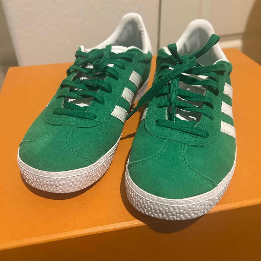 Adidas youth 4 women 6 Emerald Green Sneakers